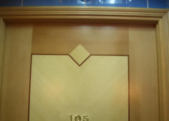 Oriental Pearl Budget Hotel